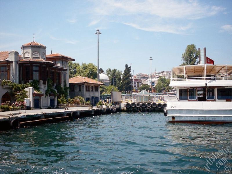 Denizden Beikta iskelesi ve arkada Sinan Paa Camisi.
