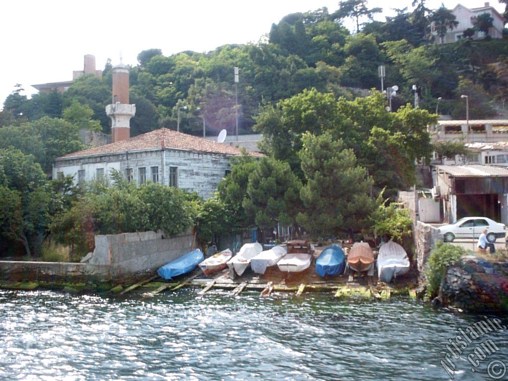 View of Kurucesme coast, rowboats and Defterdar Ibrahim Pasha Mosque from the Bosphorus in Istanbul city of Turkey.
