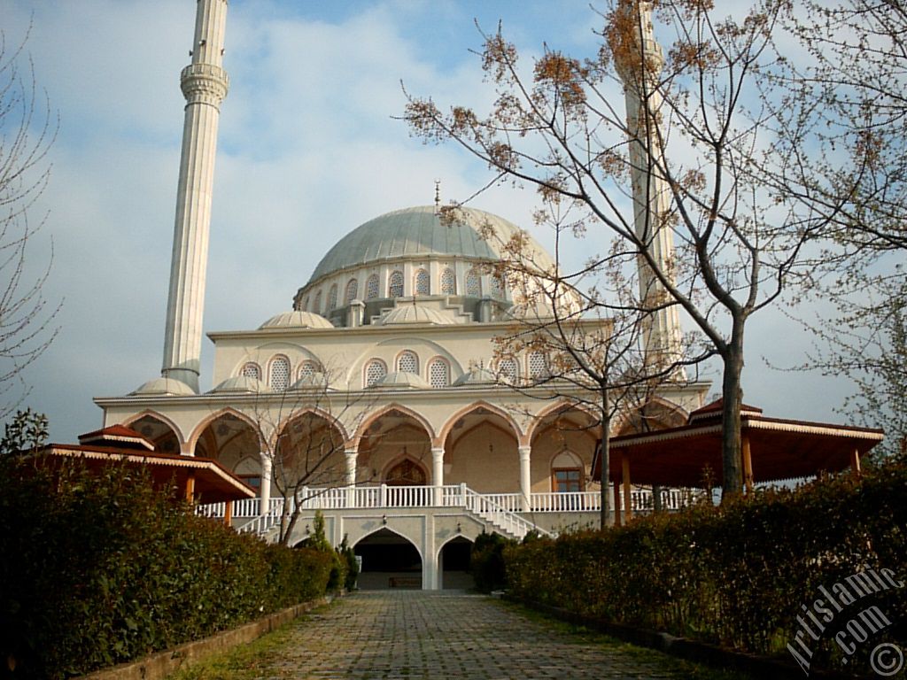Bursa`da lahiyat Fakltesi Camisi.
