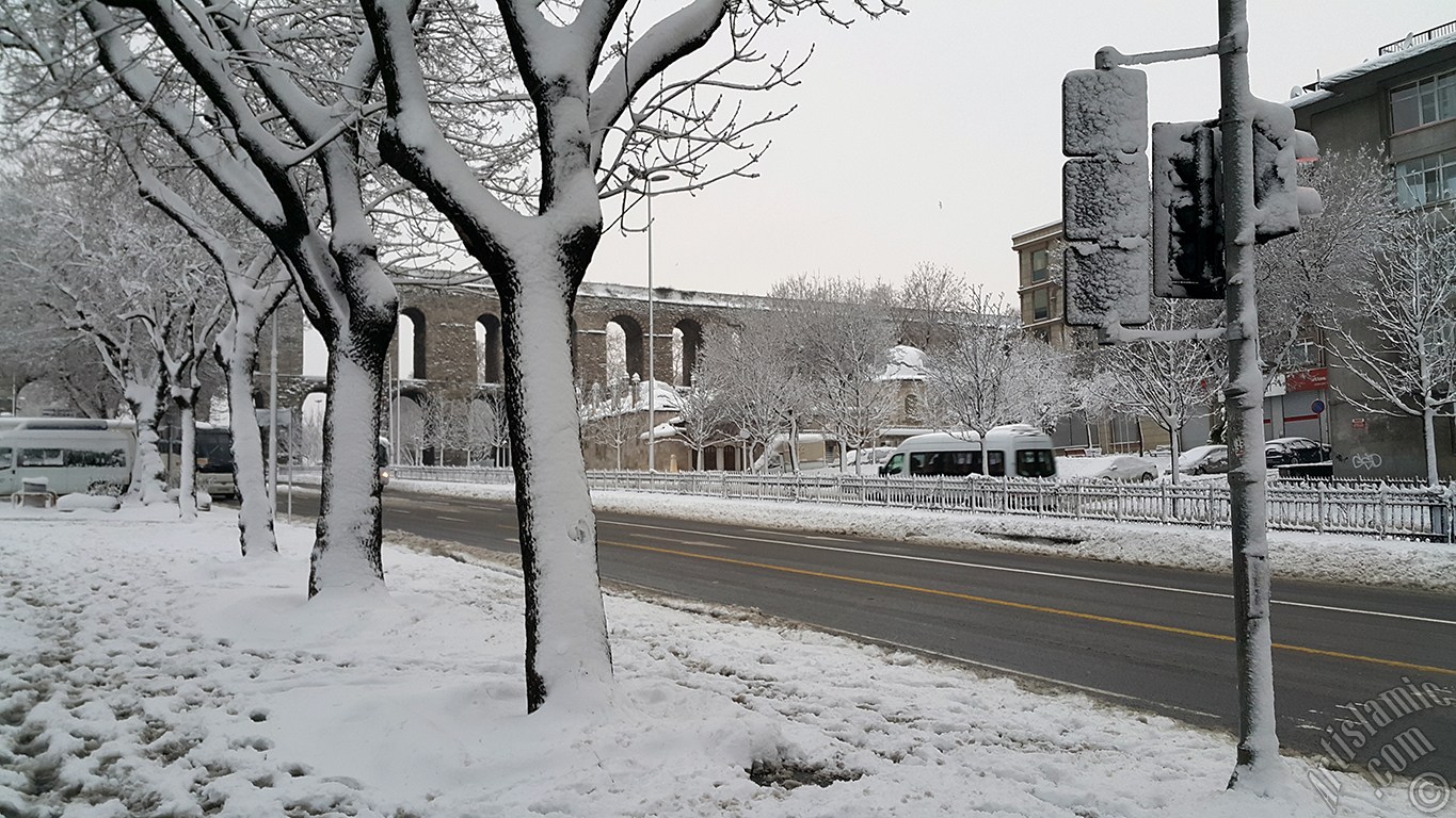 �zel �ekim kar ve k�� foto�raflar�m�z: �stanbul`un Fatih, Zeyrek, Per�embe Pazar�, Emin�n�, Karak�y, Cihangir, F�nd�kl� ve Kabata� Semtlerinden.
