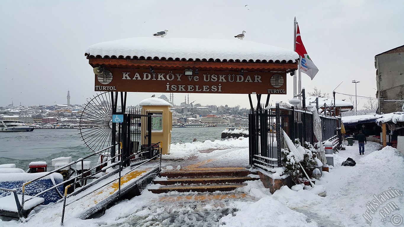 �zel �ekim kar ve k�� foto�raflar�m�z: �stanbul`un Fatih, Zeyrek, Per�embe Pazar�, Emin�n�, Karak�y, Cihangir, F�nd�kl� ve Kabata� Semtlerinden.
