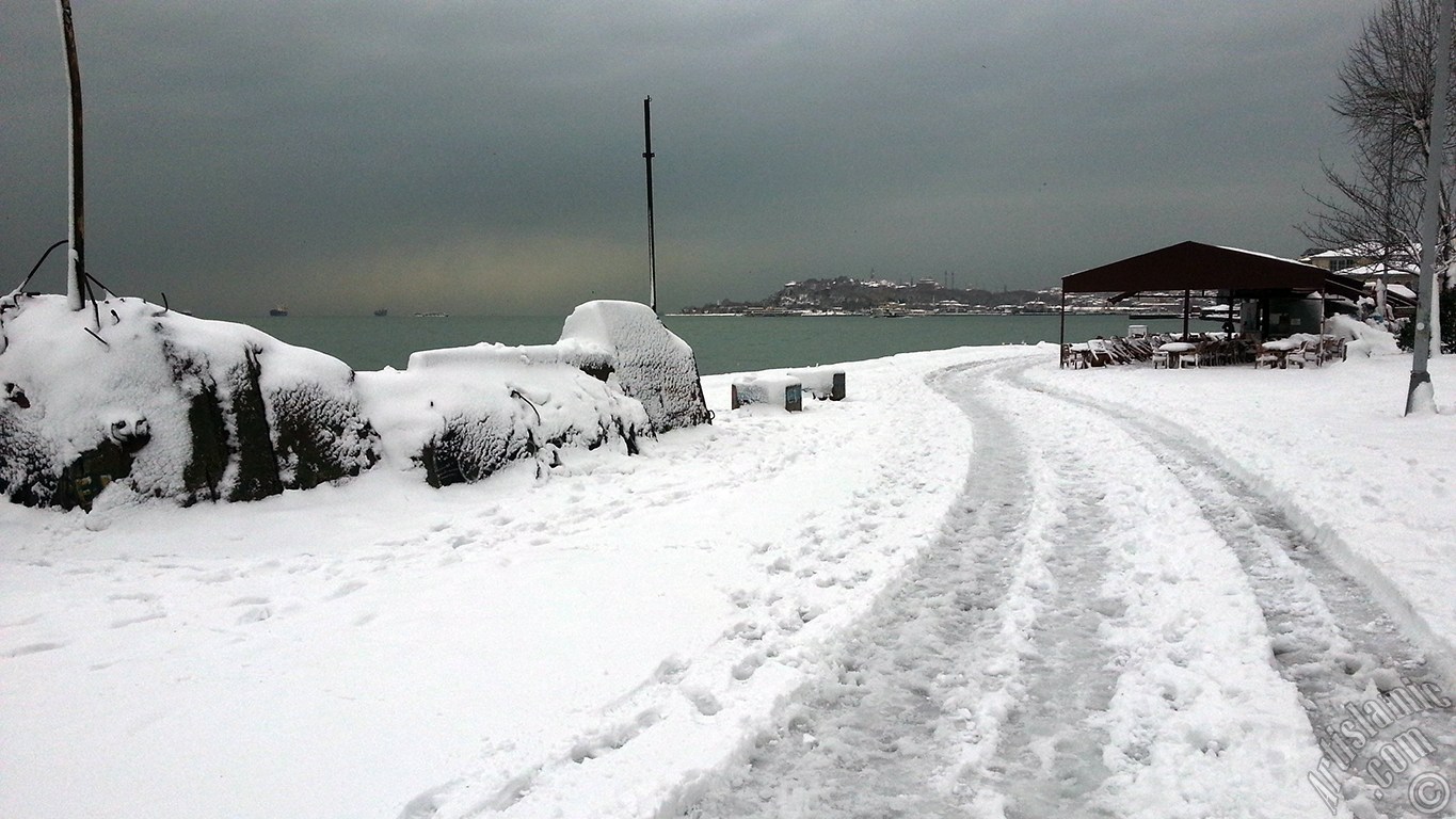 �zel �ekim kar ve k�� foto�raflar�m�z: �stanbul`un Fatih, Zeyrek, Per�embe Pazar�, Emin�n�, Karak�y, Cihangir, F�nd�kl� ve Kabata� Semtlerinden.
