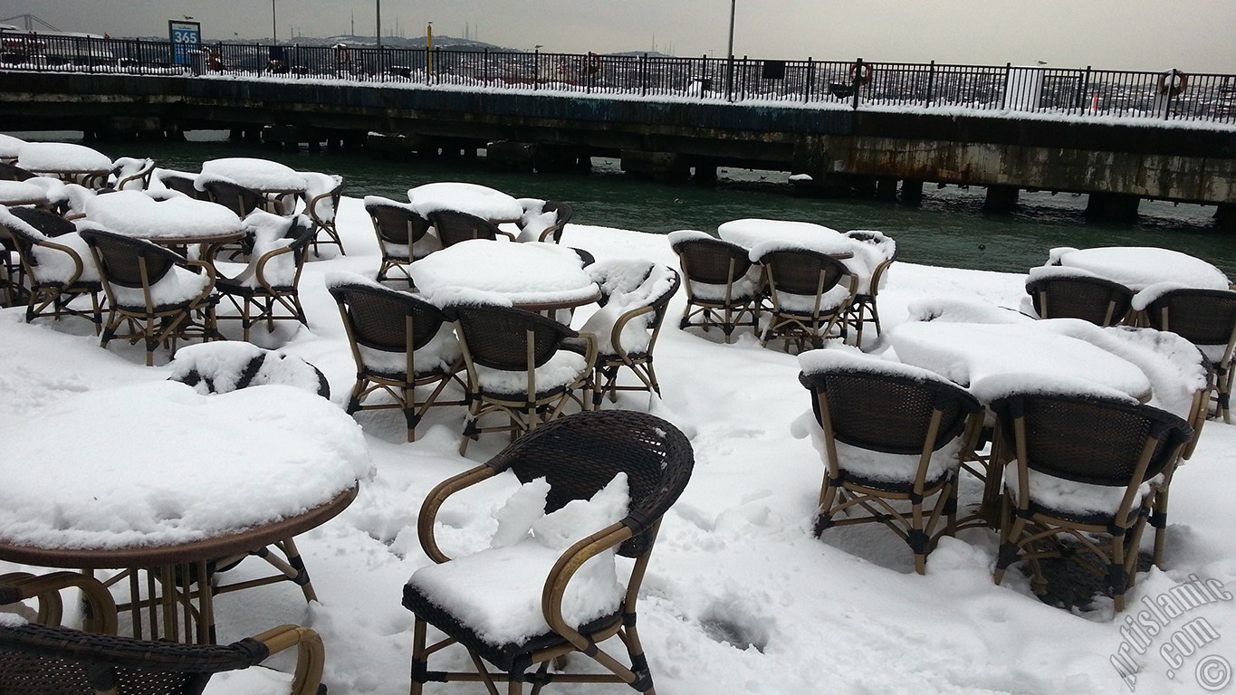 �zel �ekim kar ve k�� foto�raflar�m�z: �stanbul`un Fatih, Zeyrek, Per�embe Pazar�, Emin�n�, Karak�y, Cihangir, F�nd�kl� ve Kabata� Semtlerinden.
