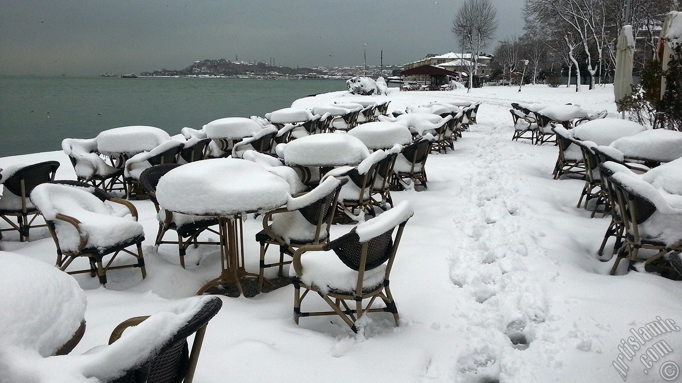 �zel �ekim kar ve k�� foto�raflar�m�z: �stanbul`un Fatih, Zeyrek, Per�embe Pazar�, Emin�n�, Karak�y, Cihangir, F�nd�kl� ve Kabata� Semtlerinden.
